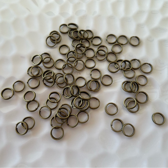 85 Split Rings, 6mm Findings, in Antique Brass Tone for Jewelry Craft Making - Picture 1 of 5
